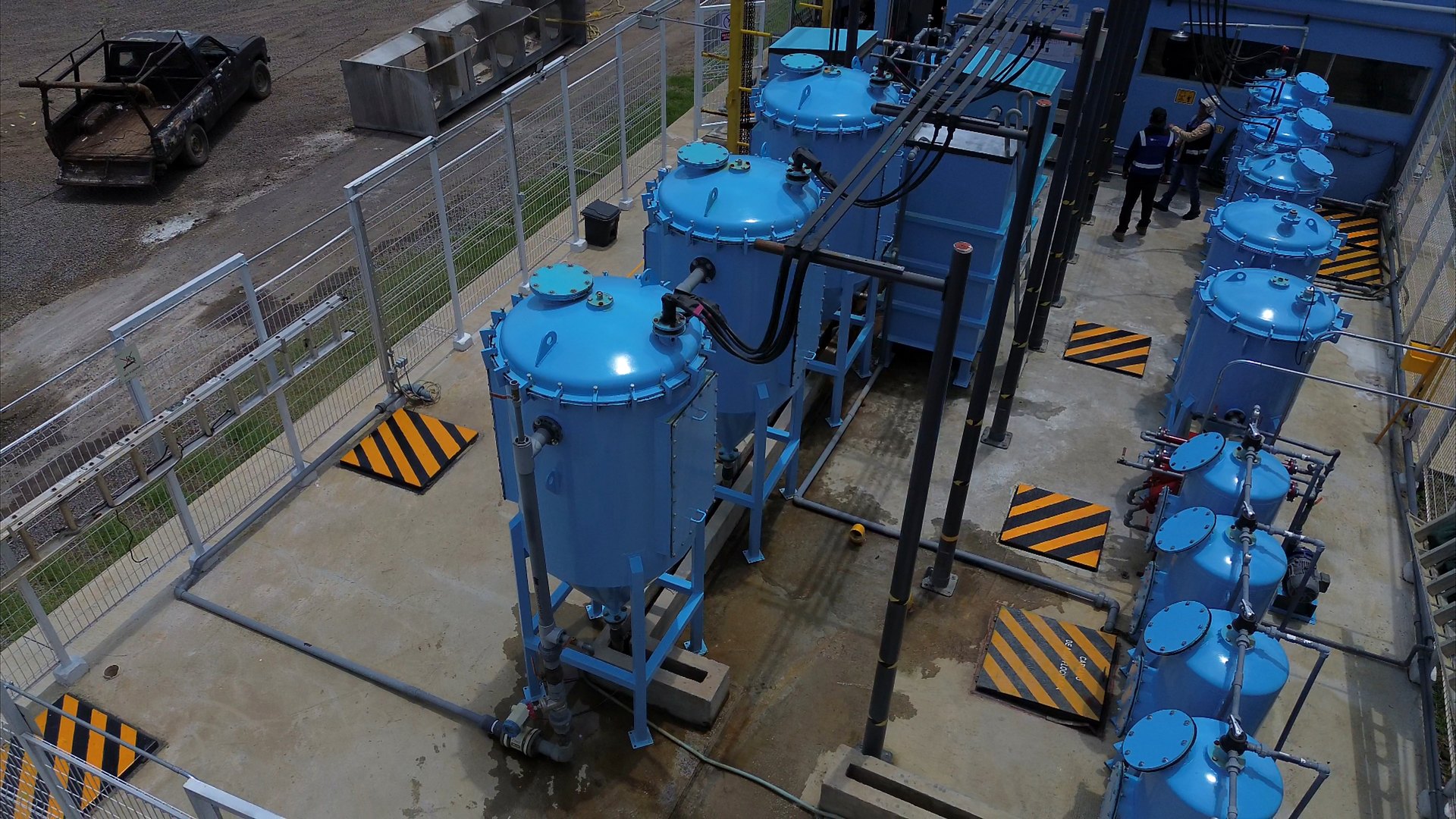 Batería de reactores industriales en planta de tratamiento de agua AWAINNOVA
